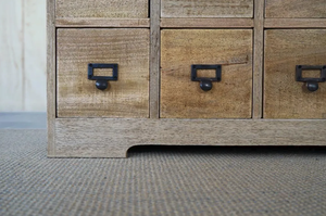 Unidad de almacenamiento de madera maciza con cajones - Product Image 4