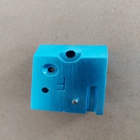 Support de fraisage CNC pour aluminium usiné avec traitement de surface anodisé bleu pour pièces personnalisées de précision