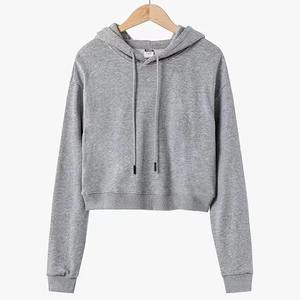 Prix d'usine – Vente en gros de sweats à capuche courts et pulls unis marron en coton French Terry à col rond pour femme - Product Image 3