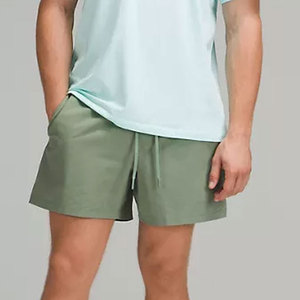 Pantalones cortos de cintura media para hombre de diseño personalizado servicio OEM al por mayor nueva llegada 100% algodón estilo callejero patrón sólido transpirable - Product Image 2