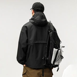 Personnaliser le style et la conception Streetwear Polyester Softshell imperméable Sports de plein air course coupe-vent veste de pluie pour hommes - Product Image 4