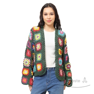 Giacca fatta a mano all'uncinetto da donna Cardigan in maglia Boho sostenibile da donna - Product Image 4