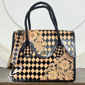 Sac fourre-tout élégant en cuir de vachette travaillé à la main avec bandoulière, motif à carreaux de créateur, style western, sac à main pour femmes - Product Image 1