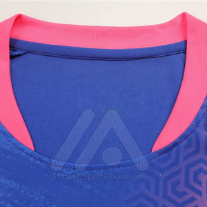 เสื้อฟุตบอลทีมฟุตบอลผ้าโพลีเอสเตอร์นุ่มใส่สบาย100% โลโก้ตามสั่ง - Product Image 3