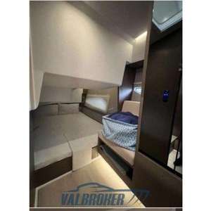 Lancha a Motor con Techo Rígido Sealine C335V - Product Image 2