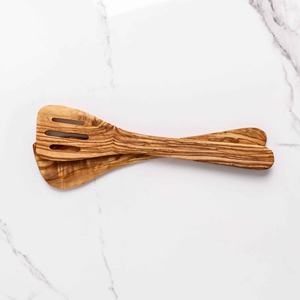 Ustensile spatule fendue en bois d'olivier fait à la main - Product Image 4