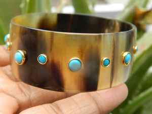 Bracelet manchette en corne pour femme, style moderne, poli, écologique, de haute qualité, durable, bijoux tendance pour mariages et cadeaux - Product Image 3