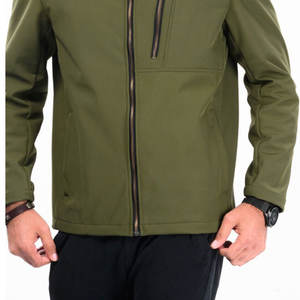 เสื้อแจ็คเก็ตซอฟต์เชลล์แบบกำหนดเองได้ สวมใส่สบาย อุ่น คุณภาพสูง สำหรับฤดูหนาว ผลิตจากโพลีเอสเตอร์ 100% คอตั้ง กันน้ำ กันลม สำหรับผู้ชาย - Product Image 6