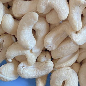 Noix de cajou brutes directement de l'usine WW180, WW240, WW320, Noix de cajou LP Noix de cajou W320 Tanzanie avec emballage personnalisé - Product Image 1