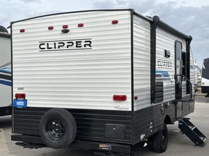 Autocaravana Coachmen C-L-I-P-P-E-R 18FQ 2024 USADA EN EXCELENTES CONDICIONES EN VENTA - Product Image 3