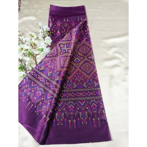 Patrón ornamental Jacquard Tela de seda 100% Sintético 180cm X 100cm para ropa regional - Product Image 1