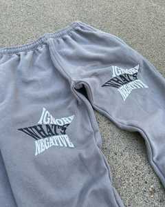 Conjunto de chándal de hermandad griega personalizado, Sudadera con capucha para mujer y joggers, traje gris con cremallera, ropa de calle de moda informal al por mayor - Product Image 3