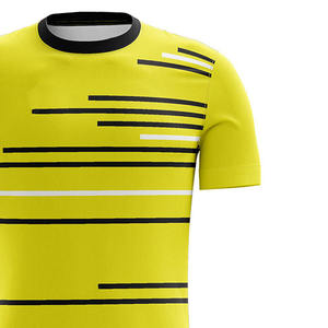 เสื้อสตรีทแวร์ทรงบ็อกซี่คุณภาพสูง พิมพ์ลายกราฟิกแบบซับลิเมชั่น ทรงโอเวอร์ไซส์ ครอป พร้อมบริการพิมพ์ชื่อ เสื้อฟุตบอลสไตล์เรโทรสำหรับผู้ชาย แบบสั่งทำพิเศษ - Product Image 5