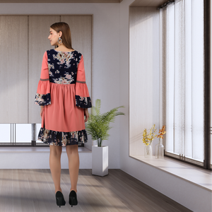 เดรสสั้นลายดอกปะการังดีไซน์หรูสำหรับผู้หญิง แฟชั่นงานปาร์ตี้ คอวี แขนกระดิ่ง ชั้นเดียว - Product Image 3