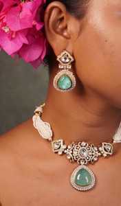 Magnifique ensemble de collier doublet Polki Kundan avec boucles d'oreilles plaquées or pour mariages et fêtes, finition or mat, ensemble de bijoux tendance - Product Image 4