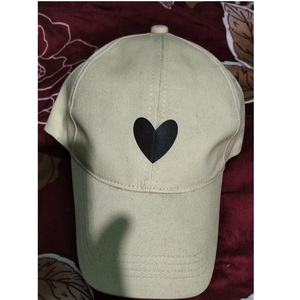 Gorra de béisbol bordada en forma de corazón cómoda y elegante unisex para viajes gorra de béisbol adecuada para parejas de bajo costo - Product Image 1