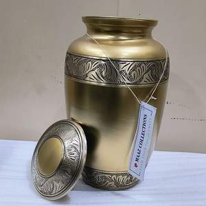 Urna de cremación clásica de oro de laurel para cenizas humanas, urna funeraria para adultos, urna conmemorativa de latón hecha a mano - Product Image 1