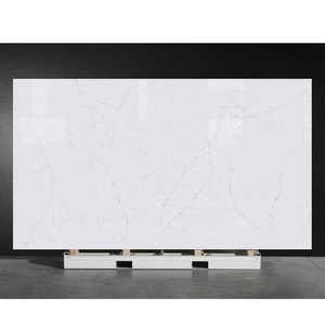 Losa de Cuarzo Fabricada NV722 Carrara con Vetas Finas, para Residencias, Villas, Ingeniería, Fabricación, Losa Superior de Piedra de Cuarzo - Product Image 1