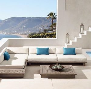 Ensemble d'extérieur moderne de canapés modulaires luxueux avec rembourrage durable et accents en bois de teck pour la détente sur la terrasse ou au bord de la piscine - Product Image 1