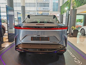 Lexus RZ 450e Premium AWD 2024 Usado - Product Image 5