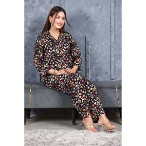 Ensemble long boutonné respirant pour femme, comprenant un haut court décontracté noir en crêpe imprimé cachemire à col nœud floral et un pantalon brodé au-dessus du genou - Product Image 3