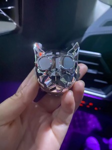 Bullydog Vent Clip Ambientador de coche Decoración de metal y plástico recién moldeada con diferentes aromas y varios colores - Product Image 2