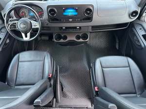 Fourgonnette Freightliner Sprinter 2021 en bon état - Product Image 2