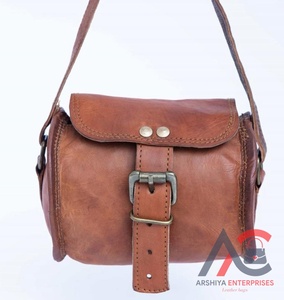 Petit sac polochon fait main en cuir de chèvre Vintage pleine fleur sac polochon de voyage en cuir véritable de créateur sacs de week-end pour unisexe - Product Image 1