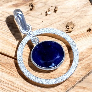 Colgante de zafiro Premium con piedras preciosas naturales y joyas de plata esterlina - Product Image 1