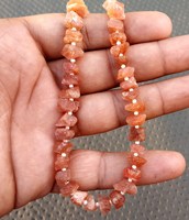 50 Pièces de Pierre de Soleil Orange Naturelle Véritable, Taille 6-8 MM, Éclat et Feu Naturels, Pierres Précieuses Brutes à Centre Percé, Effet de Couleur Changeant