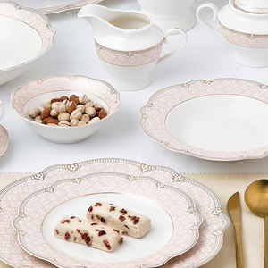 Juego de Platos y Tazones de Porcelana de Lujo en Elegante Caja de Regalo, Vajilla de Cerámica Rosa con Borde Festoneado para Bodas y Cenas Elegantes - Product Image 5