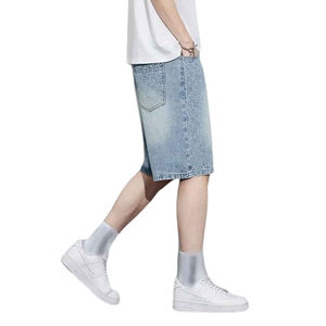 Elegantes pantalones cortos de mezclilla azul para hombres para uso diario con estilo de dobladillo crudo - Product Image 3