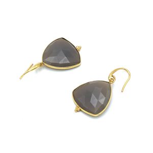 Pendientes elegantes Dua, piedra lunar gris, trillón de gota, hechos a mano, Latón chapado en oro de 18K, estilo moderno para bodas - Product Image 3