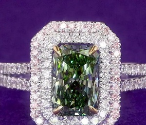 Radiant Cut Fantaisie Vivid Green Lab Grown Diamond Halo Bague de fiançailles 1.82 Carat 18K Or blanc Mariage Anniversaire Cadeau Bijoux - Product Image 2