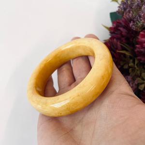 Bracelet jonc, 56 mm, Ambre Jaune de la Baltique, Bijoux fabriqués en Pologne ; Jonc en ambre pour femme, jonc jaune naturel - Product Image 3