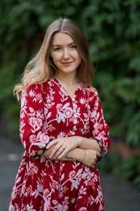 Vestido Estampado a Mano en Color Escarlata, Largo hasta la Pantorrilla, Estilo Bohemio, Floral, Rojo y Blanco, Informal, Ocasional, Hecho a Mano, Moda Ética - Product Image 4