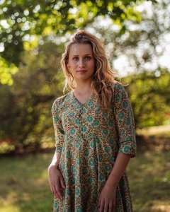 Robe Katyayani imprimée à la main, longueur mollet, bohème, florale, beige, vert, mode éthique faite à la main - Product Image 6