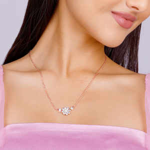 Collier Floral en Or Rose avec Chaîne Boîte Style Religieux Tendance Plaqué Or Alliage d'Acier Inoxydable Diamant Perle comme Pierres Principales - Product Image 2