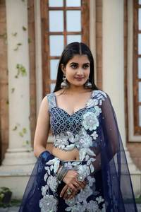 ชุดผ้าจอร์เจียเทียมสีฟ้ารอยัลดีไซน์เนอร์พร้อมการปักเลื่อมทำงานชุด lehenga choli สำหรับผู้หญิง - Product Image 2