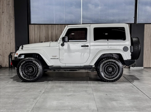 รถจี๊ปแรงเลอร์มือสองคุณภาพดีราคาประหยัด ปี 2012 รุ่น 3.6 V6 Sahara 2 ประตู เกียร์ออโต้ พวงมาลัยขวา - Product Image 5