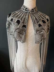 Cape Burlesque élégante avec brins perlés et paillettes Belle enveloppe festive avec silhouette droite pour les festivals - Product Image 3