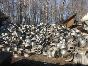 Déchets de jantes en aluminium usagées, matériau de recyclage de jantes de voiture, déchets de jantes en alliage pour le recyclage des métaux et l'exportation en vrac - Product Image 1