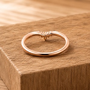 Bague Chevron Classique en Or Massif 14K avec Diamant de Laboratoire Taille Marquise Ronde 0,116 Ct E-F VS, Sertie à Griffes, Cadeau de Mariage - Product Image 5