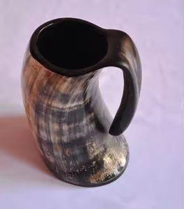 Tasse en corne de Viking naturelle faite à la main en forme de cercle avec finition miroir rustique poli Meilleure qualité fabriquée Tasse en corne artisanale - Product Image 1