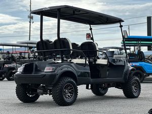Carrito de Golf Eléctrico Icon de 6 Plazas, Negro con Asientos con Rayas Blancas, Neumáticos Todoterreno, Velocidad de 30 km/h, Alcance de 30 km - Product Image 2