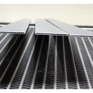 Tubos de microcanal cuadrados de aleación Serie 6000 extruidos de precisión HVAC y sistemas de refrigeración Decoraciones Servicio de corte personalizado - Product Image 1