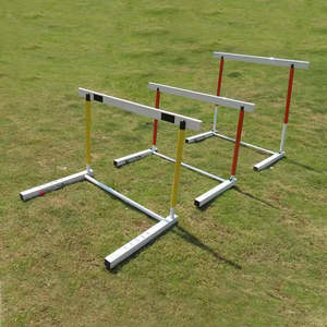 Estante de entrenamiento deportivo de acero y <span class=keywords><strong>PVC</strong></span> de altura ajustable con obstáculos de velocidad duraderos ecológicos para entrenamiento de competiciones de campo de pista - Product Image 1