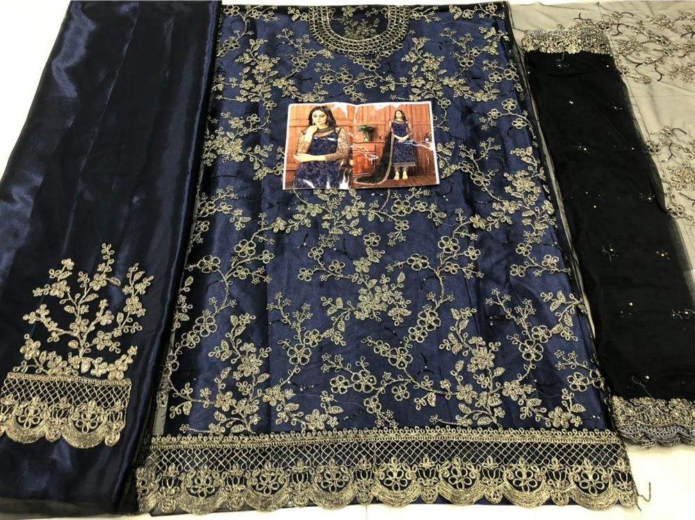 สีน้ำเงิน