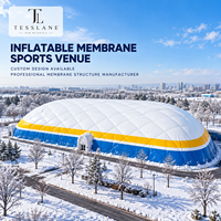 Dôme sportif préfabriqué à construction rapide en membrane PVDF, grande portée, solution personnalisée pour le tennis, le pickleball et le football