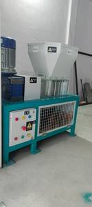 Broyeur de déchets plastiques automatique industriel V4 / Broyeur à haute productivité et à économie d'énergie pour le recyclage du plastique - Product Image 4